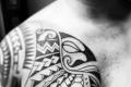 Tatuaje en estilo étnico Bocetos de tatuaje étnico en el hombro.